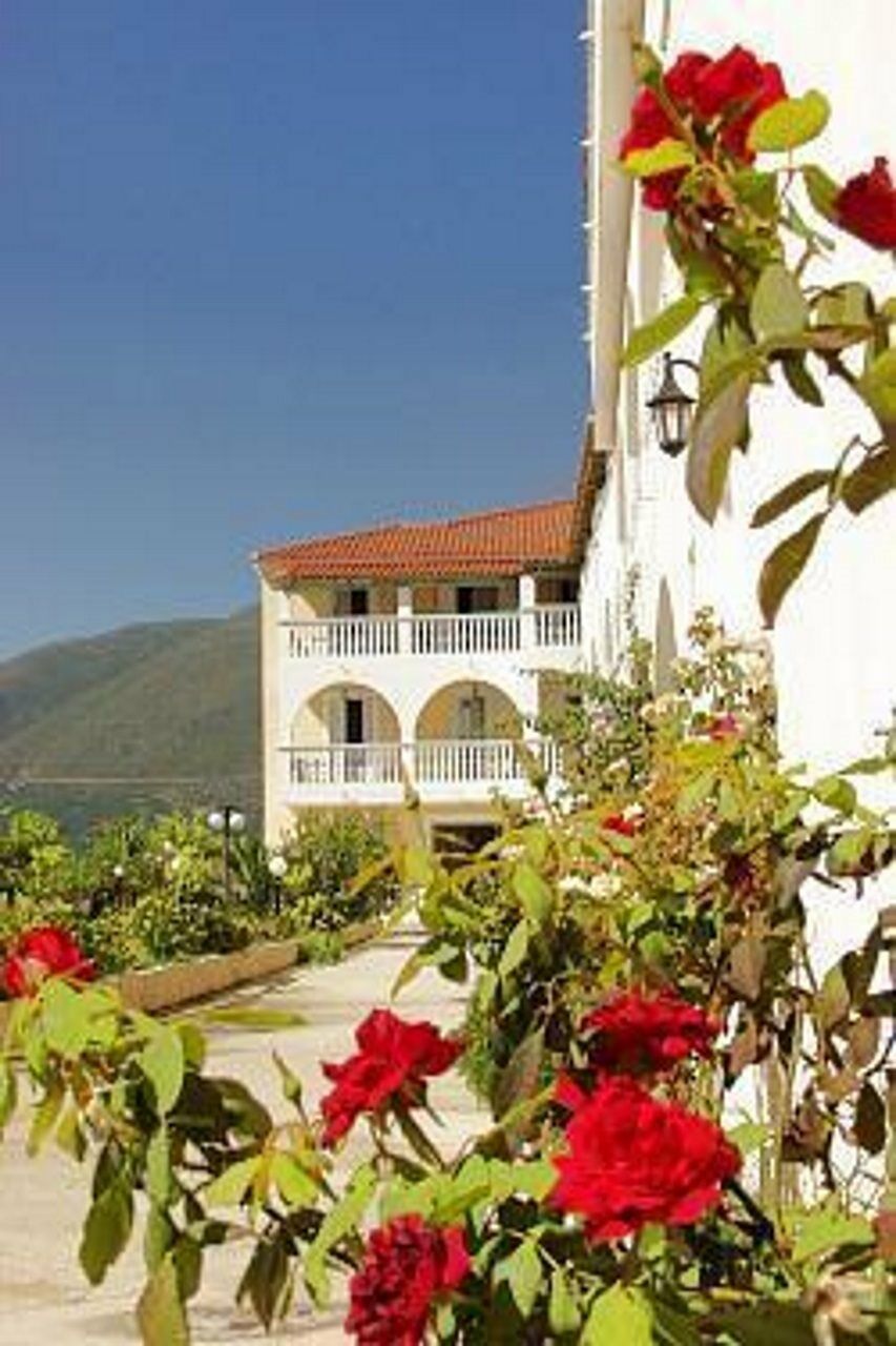 Plessas Palace Aparthotel 3*